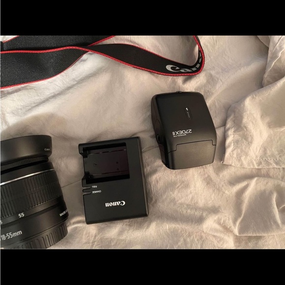 SOLD. Canon Rebel T3 - Picture 4 of 13